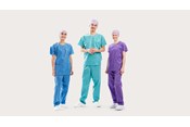 Trois clinciens portant un pyjama BARRIER Basic